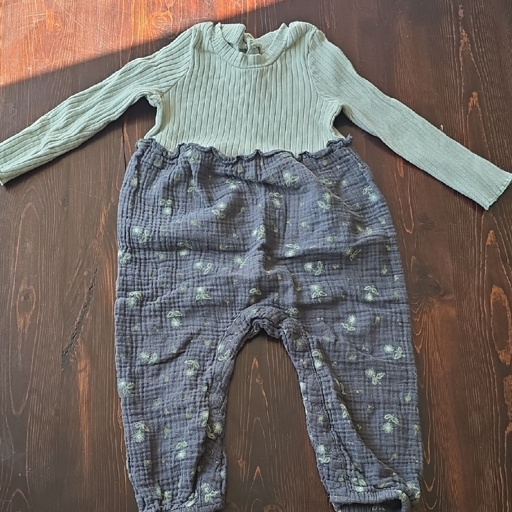 Grayson Mini Baby Girl Sage Green Ribbed & Floral Gauze Romper Size 18M
